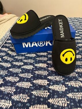 NIB Authentic MARKET Black Slip-On Slippers with Yellow Smiley